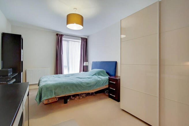 2_Master Bedroom-...