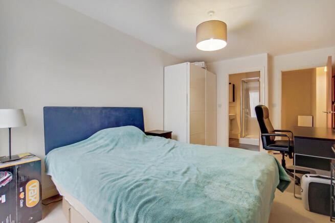 2_Master Bedroom-...