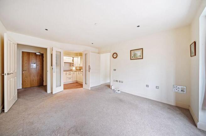 Living/dining room through to kitchen...