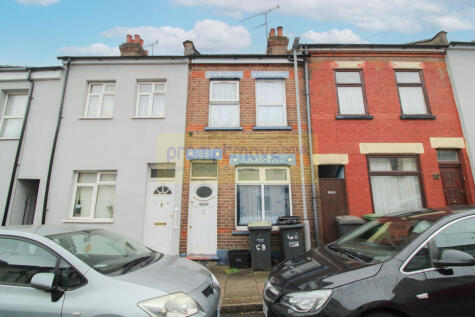 Warwick Road West, Luton, Bedfordshire, LU4