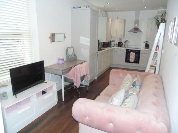 LOUNGE/KITCHEN AREA