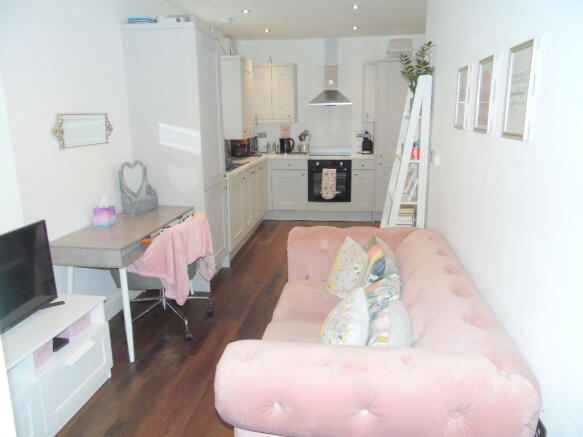 LOUNGE/KITCHEN AREA
