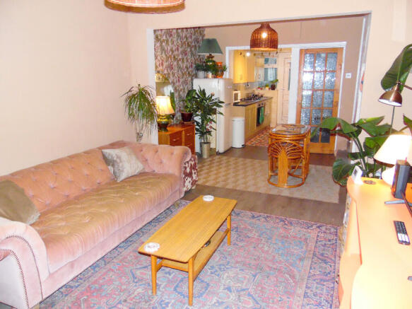 LOUNGE/DINER