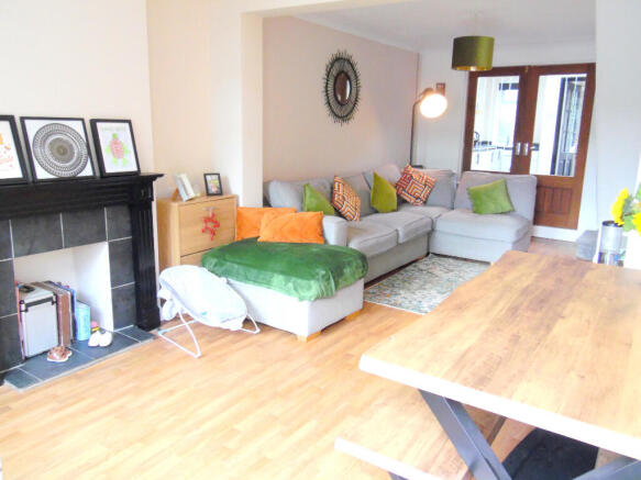 LOUNGE/DINER