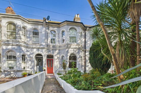 90 South Farm Road, Worthing, BN14 7AP