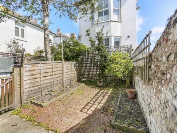 18 camden front gard