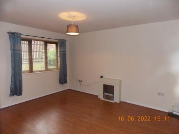 7 Gregory CI 16.6.22 Lounge (2)