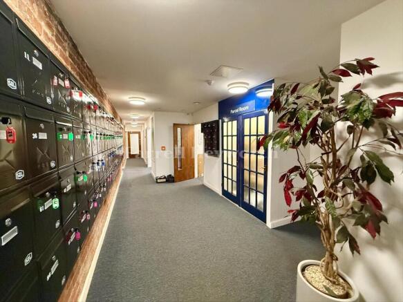 Parcel room and post