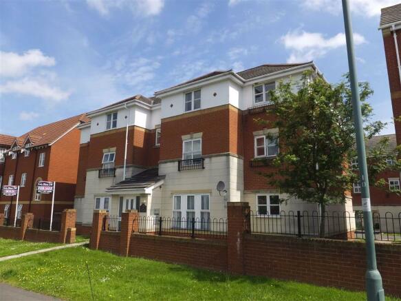 2 Bedroom Flat To Rent In Hallen Close, Emersons Green, Bristol, BS16