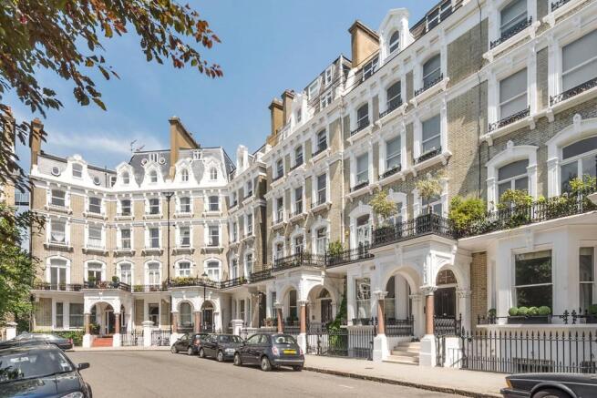 2 bedroom flat for sale in Redcliffe Square, London, SW10, SW10