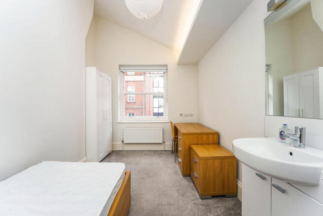 84 Fulham Road Londo