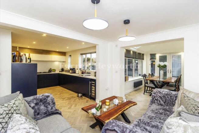 Kitchen dining sitti