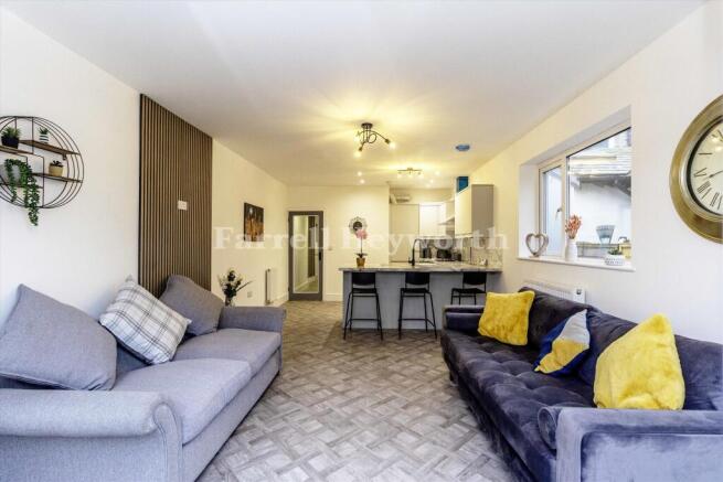 Open plan living vie