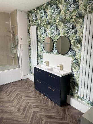 BATHROOM 2