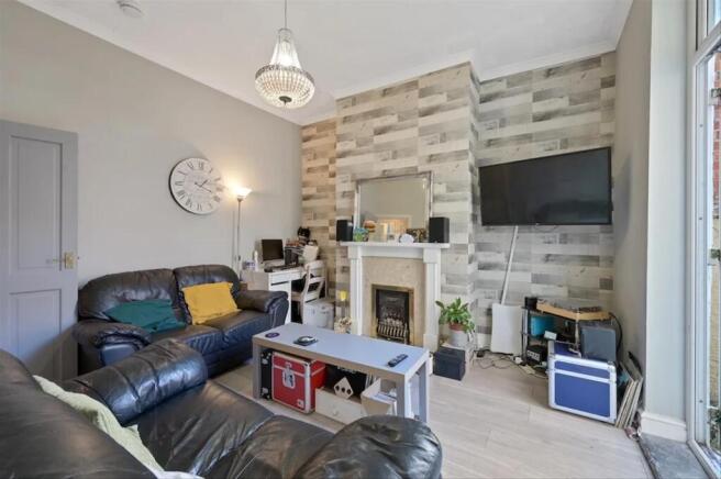 LOUNGE 2