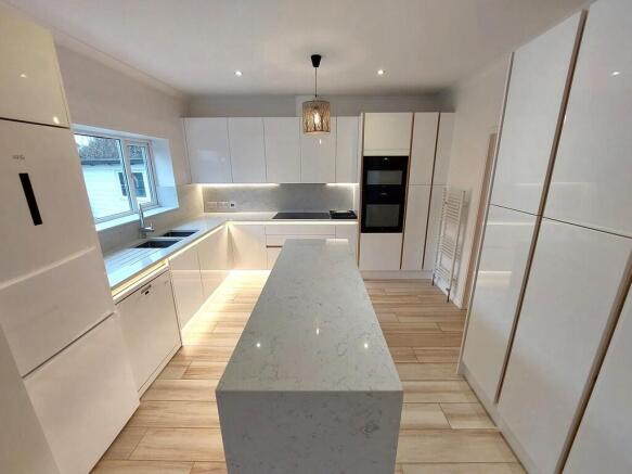 9eee5e58-5863-49f...