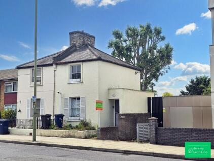 Dixey Cottages, Great North Road, LONDON, N2
