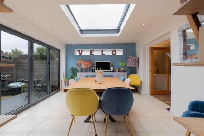 dining room-1.jpg