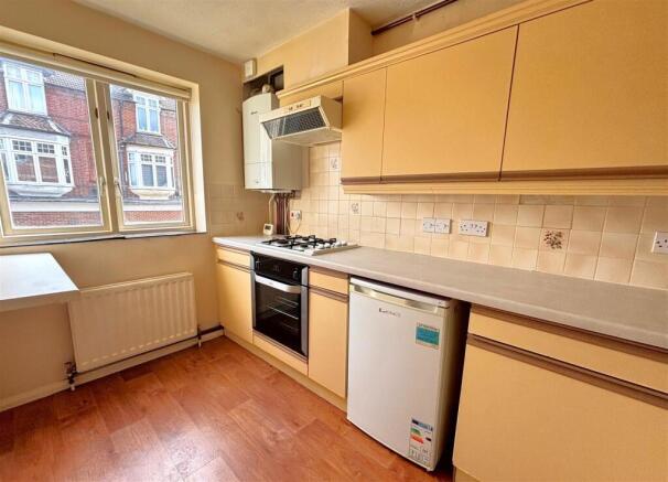 kitchen 2.jpg