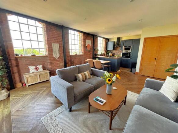 Living / Kitchen