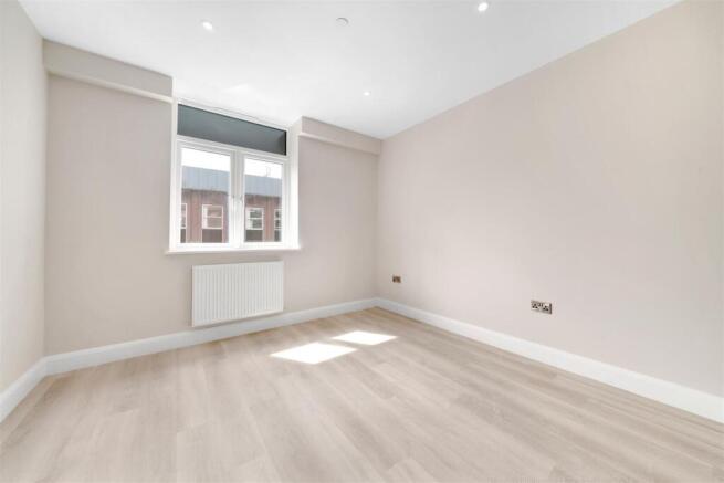 Ocean-House-2Bed-Flat-Main-Bedroom-002.jpg