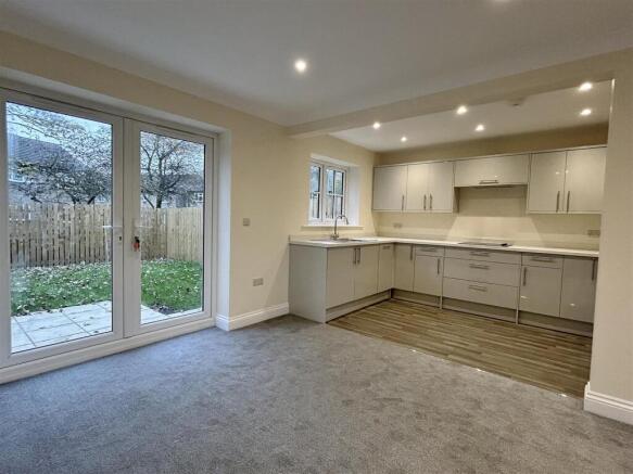 Kitchen & Dining Area