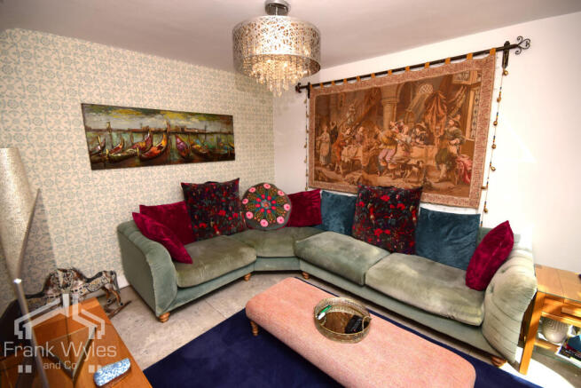 lounge 1.JPG