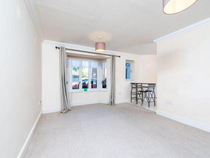 Rosemead Gardens, Crawley