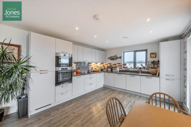 46eaeeaa-21d1-483...