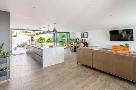 Kearsley Drive, Findon Valley, Worthing, West Sussex, BN14