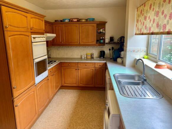 KITCHEN/DINING ROOM