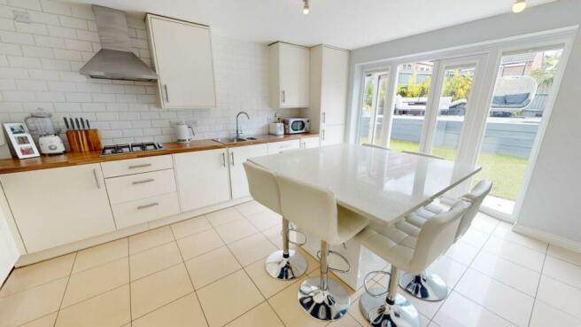 KITCHEN/DINING ROOM