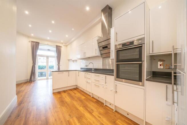 5-Cadoxton-Place-1013.jpg