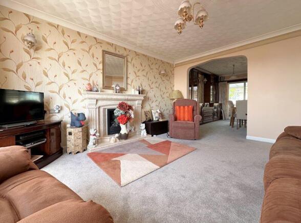 Lounge/Dining Area
