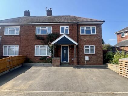 Elizabeth Road, The Headlands, NN11 9DP