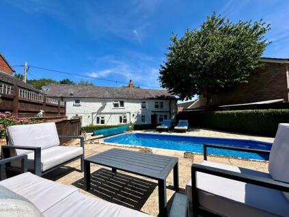 West Street, Weedon, NN7 4QU