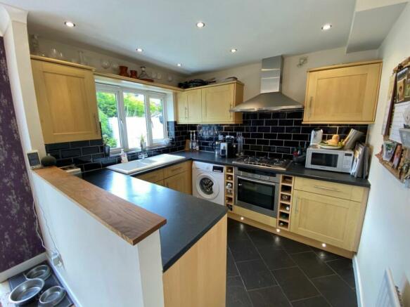 KITCHEN/DINING ROOM