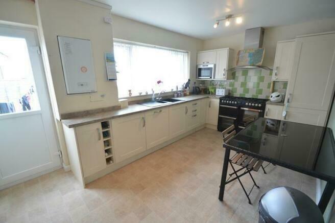 KITCHEN / DINING ROOM