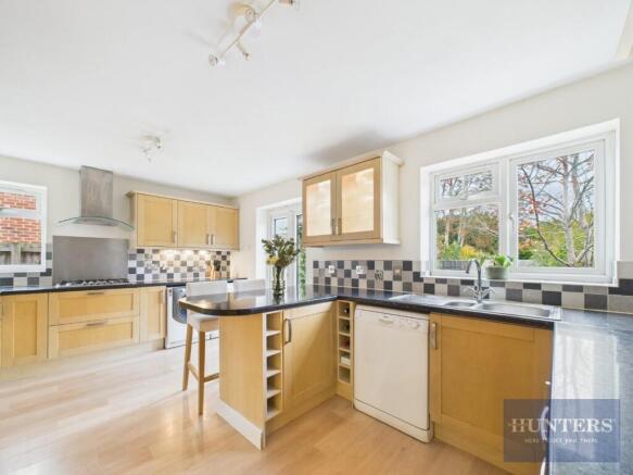 Kitchen / Breakfast Area