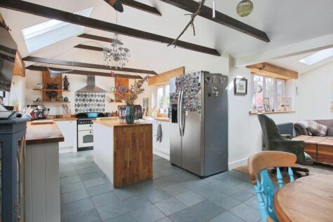 Main Road, Thorngumbald, Hull, HU12 9NA