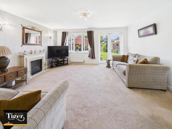 CAM02176G0-PR0538...