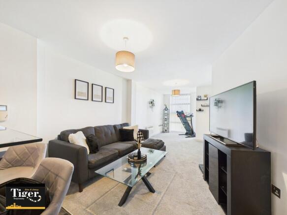 CAM02176G0-PR0556...