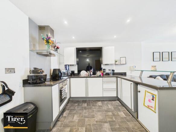 CAM02176G0-PR0556...