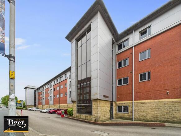 CAM02176G0-PR0565...