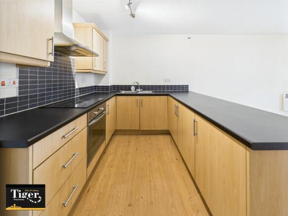 CAM02176G0-PR0565...