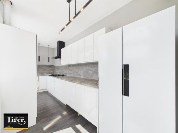 CAM02176G0-PR0586...