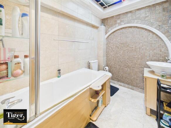 CAM02176G0-PR0594...