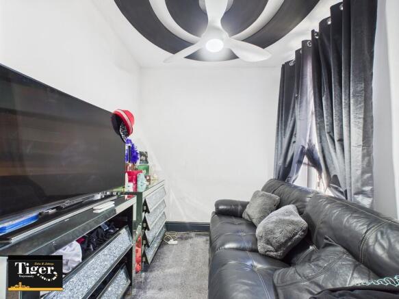 CAM02176G0-PR0674...