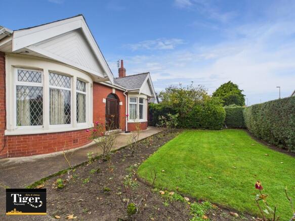 CAM02176G0-PR0745...