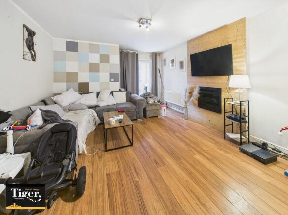 CAM02176G0-PR0781...